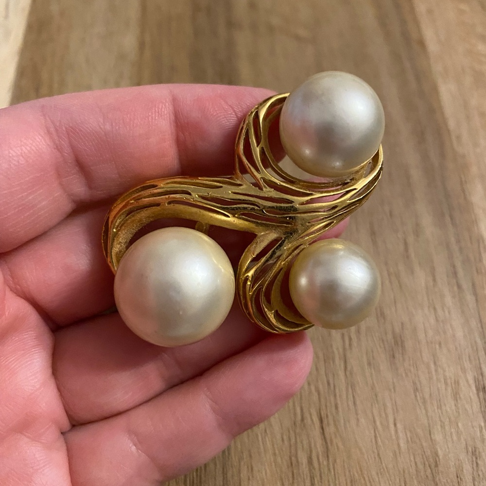 Vintage Crown Trifari Gold Tone Faux Pearl Large Brooch Estate Rare